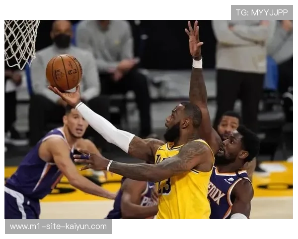 湖人双核驱动战术奏效 关键时刻防守效率达98.3 湖人双核驱动战术奏效 关键时刻防守效率达98.3