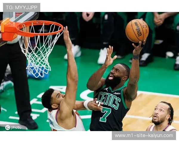 凯尔特人布朗单核带队体系，锋线群换防能力与进攻多样性结合